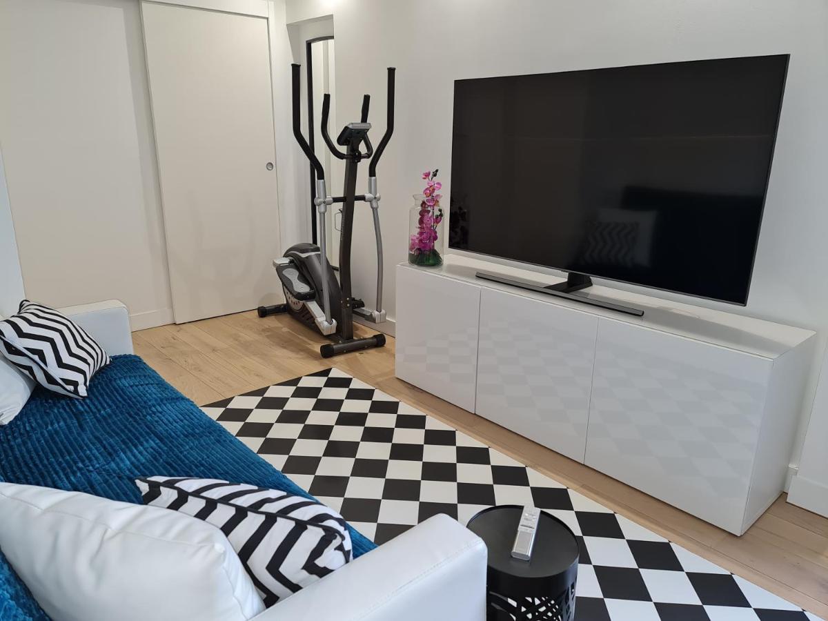 Chambre, Salle De Bain Et Salon Prive - Paris La Defense Puteaux Eksteriør bilde